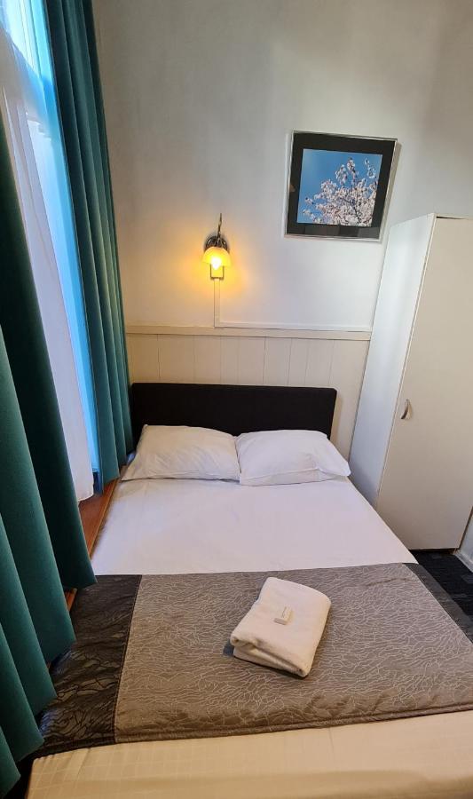 Euphemia Budget Old City Canal Zone Амстердам Екстериор снимка