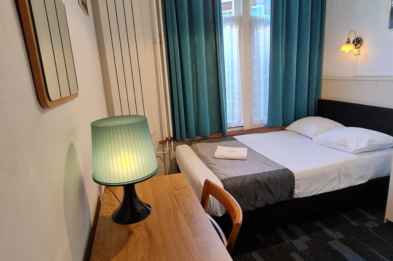 Euphemia Budget Old City Canal Zone Амстердам Екстериор снимка
